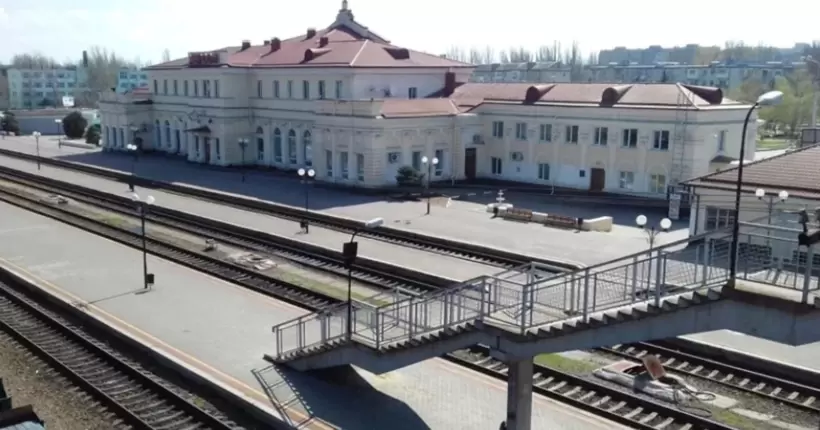 У Херсоні одна людина загинула, ще троє поранені внаслідок обстрілу вокзалу