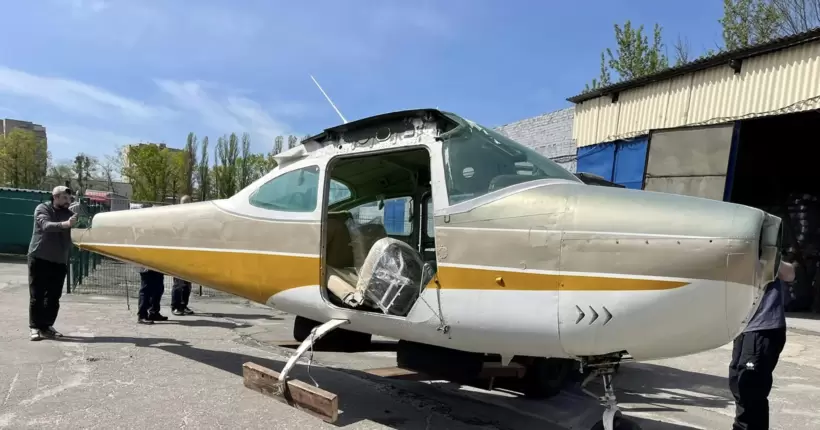 Митники вилучили майже цілий літак, який по частинам намагалися завезти в Україну