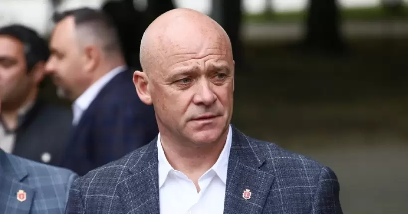 Труханов повинен здати закордонні паспорти і носити електронний браслет, - ЦПК