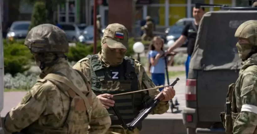 В Мелітополі окупанти палять документи і забирають паспорти у тих, хто брав участь у 