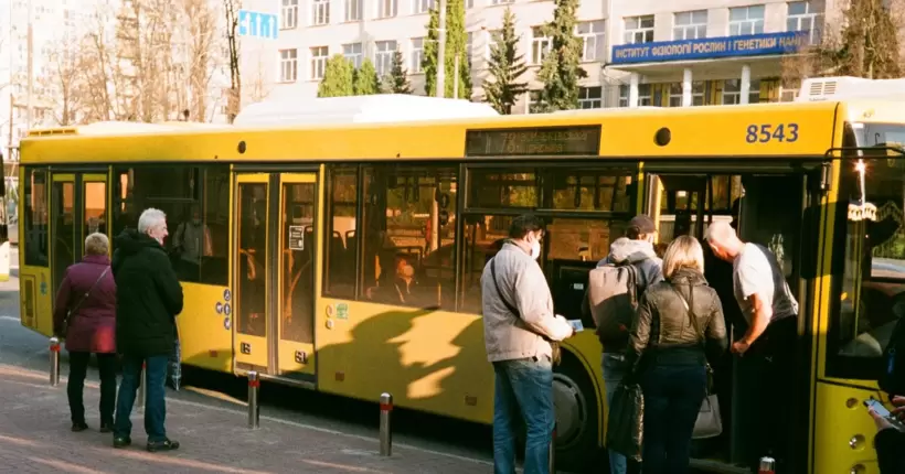У Києві наземний транспорт під час тривог курсуватиме по-іншому: що зміниться
