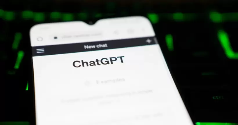 ChatGPT запустили в мобільній версії, однак поки що лише для iPhone