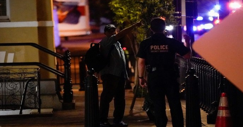Вантажівка влетіла у ворота поблизу Білого дому у США: водія затримали