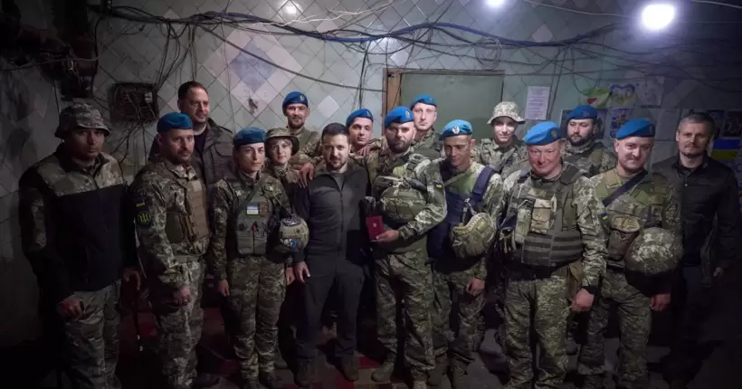 Зеленський прибув на фронт і привітав військових із Днем морської піхоти