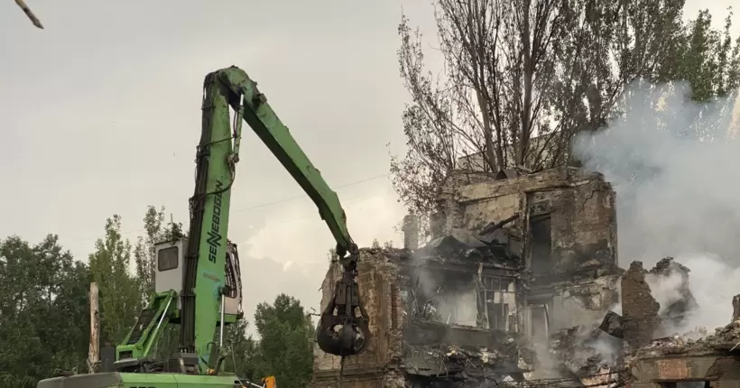 Ракетний удар по Дніпру: завали розібрано,  кількість постраждалих зросла