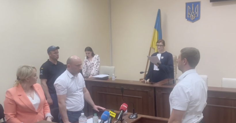 Суд відправив за ґрати суддю Тандира, який на смерть збив нацгвардійця на блокпості