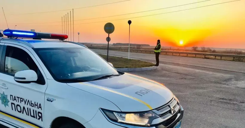 Одеські патрульні врятували собаку: тварина ледь не задихнулась у замкненому авто