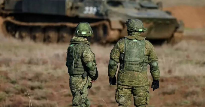 Під Маріуполем окупанти вивозять вантажівками своїх вбитих і поранених