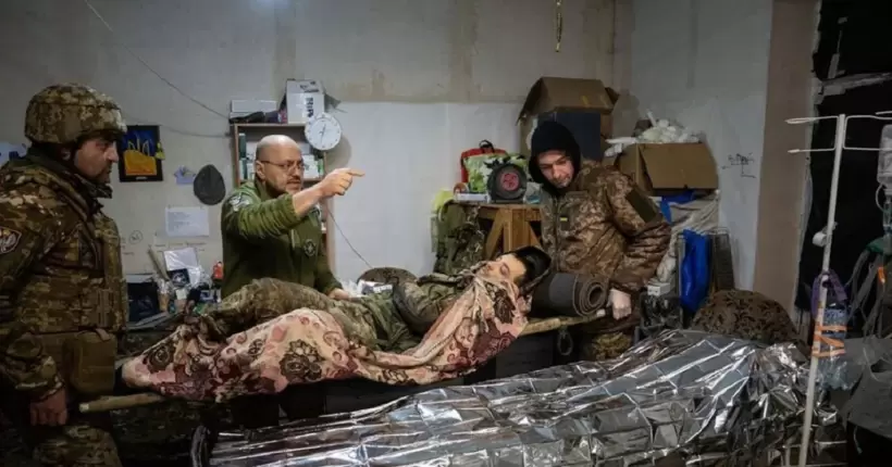 Під обстрілами і без сну: як медики біля лінії фронту рятують життя бійців