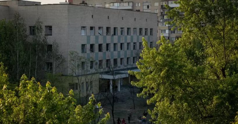 З охоронцем, який не відчинив укриття у Києві, проводять слідчі дії, - МВС