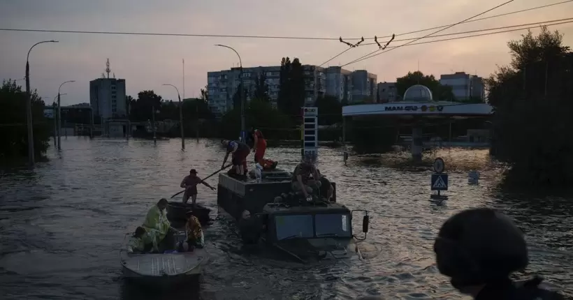На Острові в Херсоні попри небезпеку досі залишаються близько 800 осіб, - ОВА
