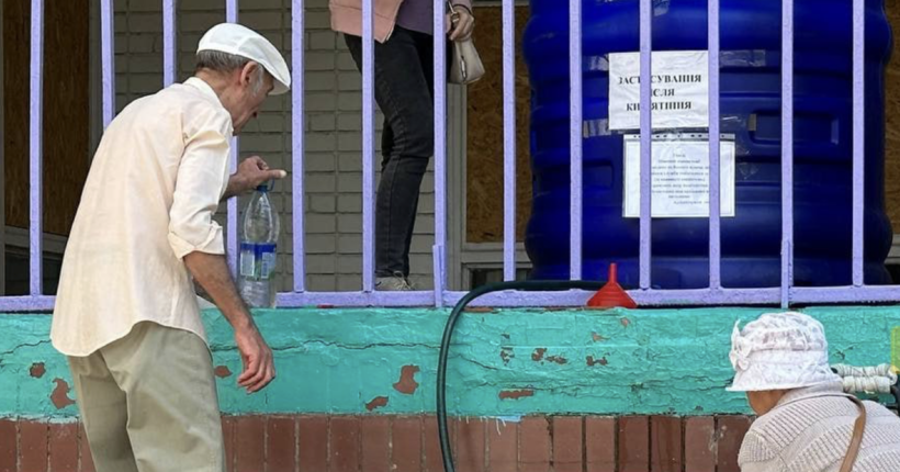 У Нікополі люди залишилися без будь-якої води: подекуди у місті ціни вже почали рости