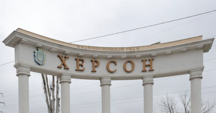У Херсоні перевізники побили волонтера, бо він безкоштовно вивозив людей з затопленого міста