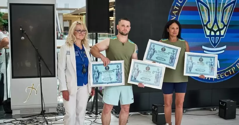Військовослужбовець Дмитро Косатий встановив два Світових Рекорди. Фото