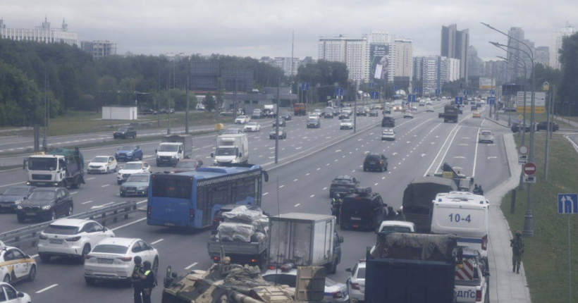 До Москви залишається трохи більше 300 км: 