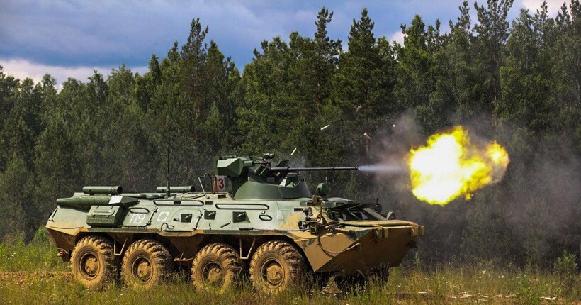 На Херсонщині російські загарбники на БТР переїхали 83-річну жінку