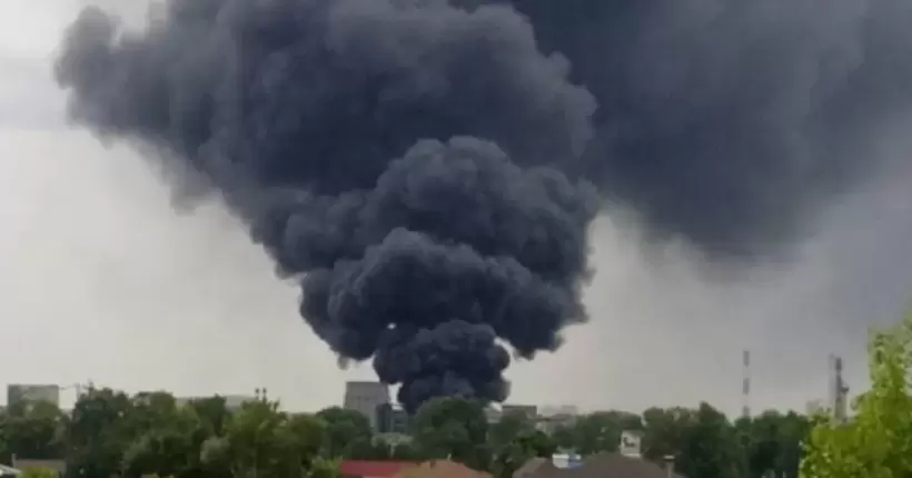 У Нижньому Новгороді в рф спалахнула сильна пожежа