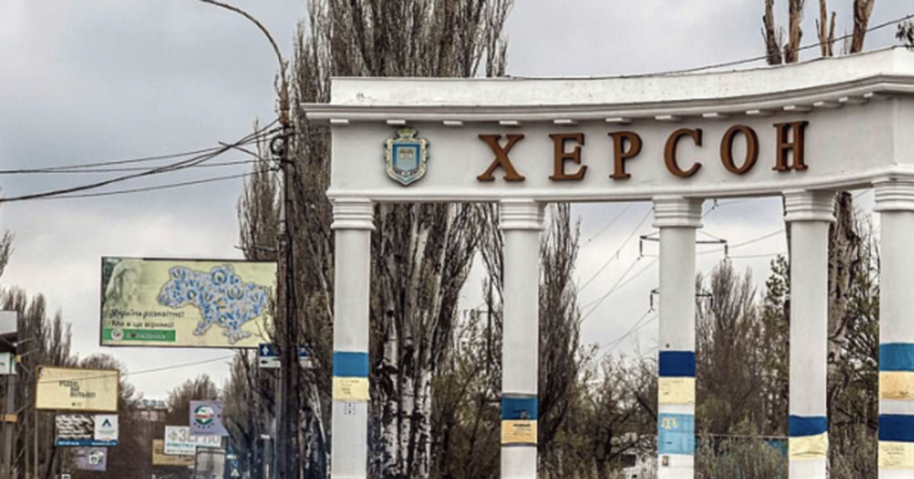 Є загиблі та поранені: росіяни обстріляли жителів Херсона, які прийшли за гумдопомогою