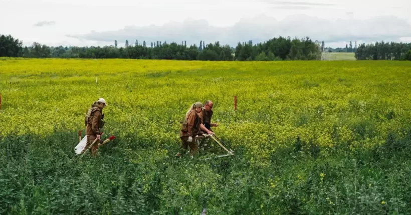 Росіяни мінують засіяні поля та дороги під Мелітополем, - ЦНС