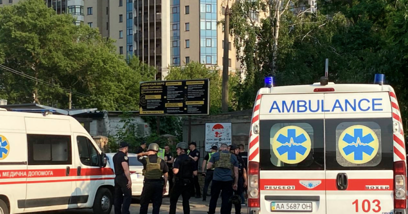 У будівлі Шевченківського райсуду прогримів новий вибух: ексклюзивні подробиці з місця події