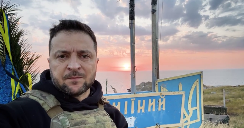 Зеленський відвідав звільнений острів Зміїний на 500-й день повномасштабної війни