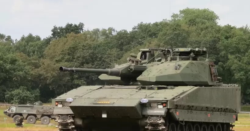 Вже тут і готові до бою: Резніков показав шведські БМП CV-90 (ВІДЕО)