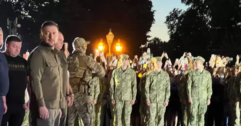 Зеленський та командири “Азова” прибули у Львів (фото та відео)