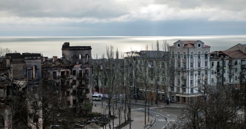 Окупанти в Маріуполі облаштувати свої склади боєприпасів між житловими багатоповерхівами