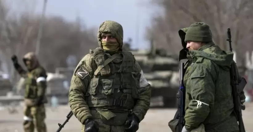 На захоплених територіях російські окупанти грабують шкільні музеї