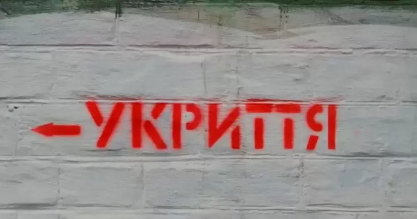 Захист від уламків і збереження естетики міст: в Україні створили незвичну зупинку-укриття