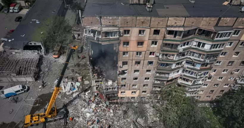 Ракетна атака на Кривий Ріг: постраждалих вже 53, під завалами досі можуть бути люди