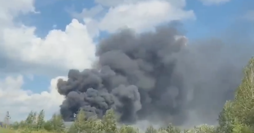 Парад пожеж триває: у Підмосков’ї палає склад з резиною та пластиком. ВІДЕО