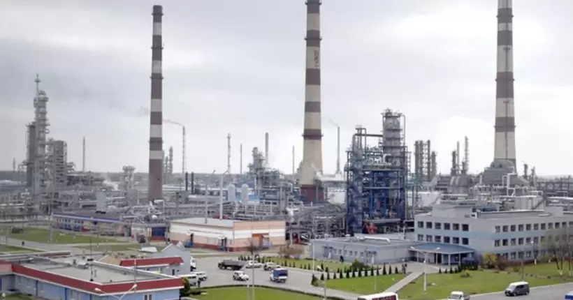 На Мозирському НПЗ у Білорусі сталася пожежа зі смолоскипним горінням