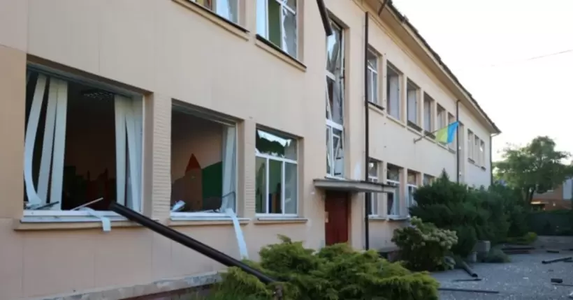 Місто оговтується: у Львові після нічної атаки рф триває розбір завалів