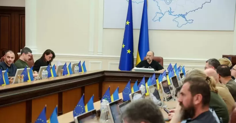 Відсьогодні у громадах починають працювати комісії щодо зруйнованого житла, – Шмигаль