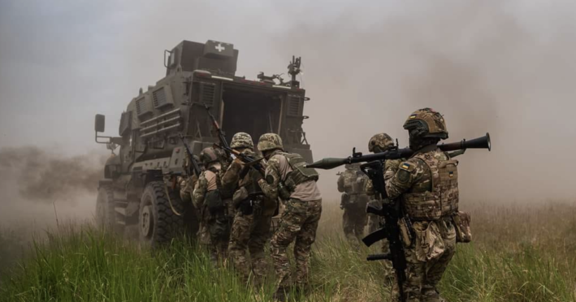 Українські захисники за минулу добу приземлили два ворожі гелікоптери та знищили ще 460 окупантів