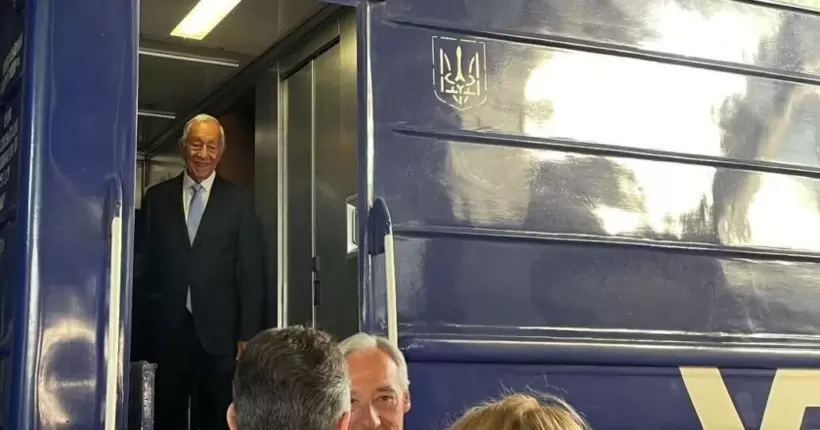 Президент Португалії вперше прибув до Києва і вже відвідав меморіал жертв у Бучі