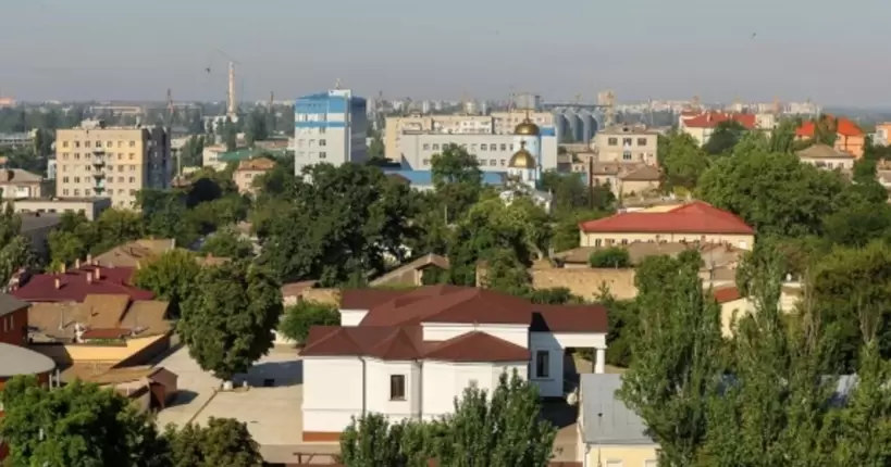 Херсонців закликали сьогодні без нагальної потреби не виходити з дому: причина