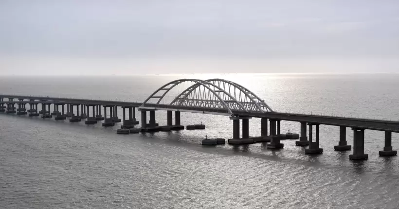 Британська розвідка розповіла, як рф намагається захистити від атак Кримський міст