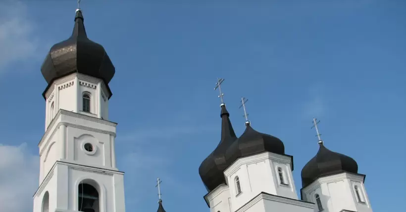 Роздавав вірянам кремлівські 