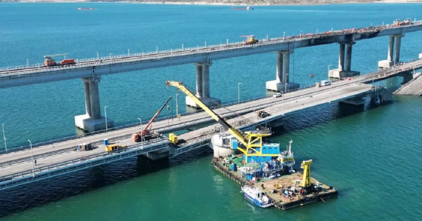До оборони Кримського мосту росіяни залучили шість катерів та п’ять кораблів – ВМС