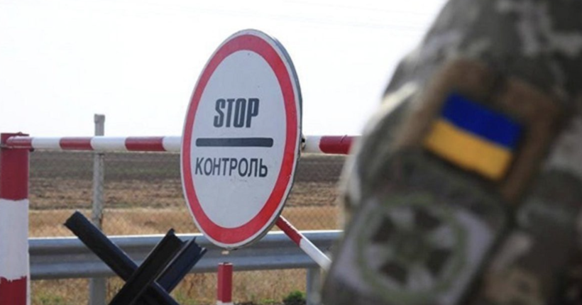 Експерт: У питанні виїзду за кордон жінок, які підлягають військовому обліку, треба навести лад