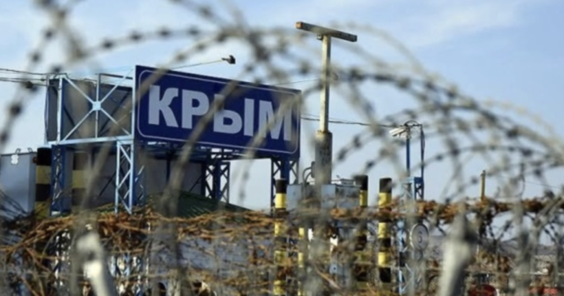 В окупованому Криму горить військова частина росіян (відео)