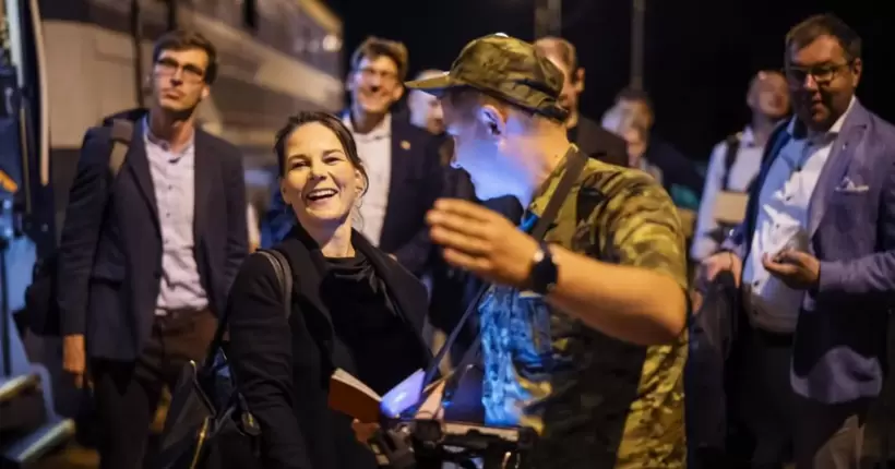 До Києва прибула міністерка закордонних справ Німеччини Анналена Бербок, - DW
