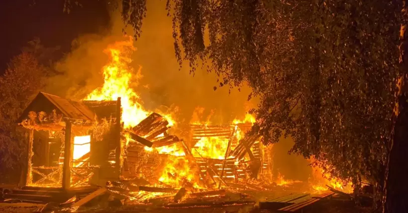На Рівненщині вщент згоріла дерев'яна церква ХІХ століття (фото)