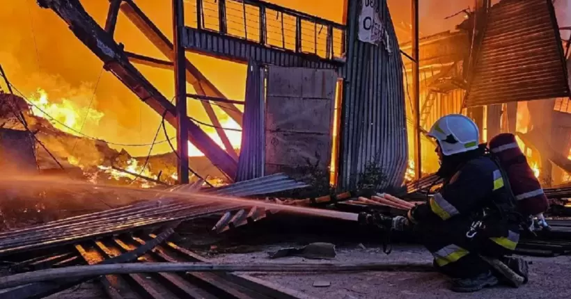 Поліцейські показали відео перших хвилин після удару рф по Львову