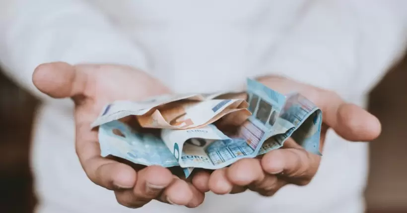 Біженці зможуть оформити виплати після повернення в Україну: що варто знати