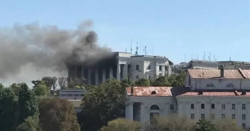 З’явилось відео удару по штабу командування ЧФ рф