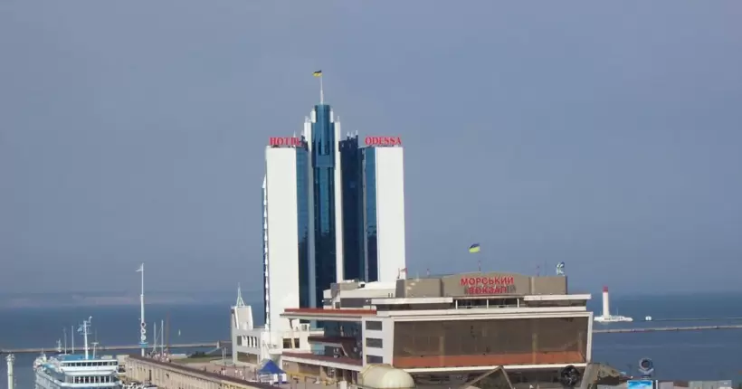 У ДСНС показали кадри приборкання пожежі в готелі 