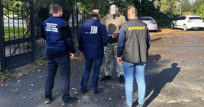 На Івано-Франківщині працівник військкомату фіктивно зарахував на військову службу футболістів